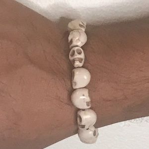 - New Men’s bracelet made of stone skulls